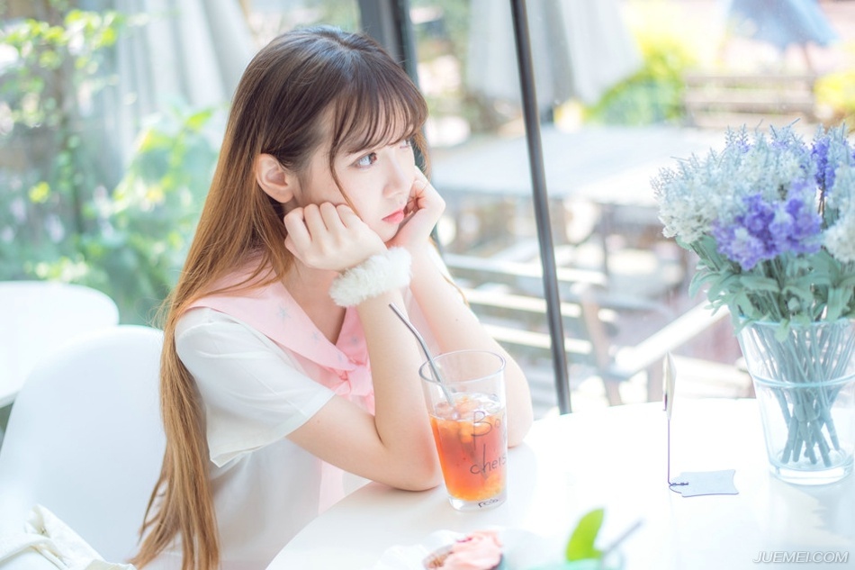 “你们也尽快离折翼天使资源社区，莫要让人生疑，待会儿我送二位出府，另外，告诉孝直一声，在刘璝离开成都之前，将他妻子扣住，免得刘璝一怒之下杀人，让这份仇怨弄大，也可以作为后手。”孟达看了两人一眼，真不知道法正从哪里招来这种奇人异事的。